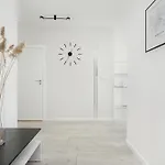 Daire Miedziana Bright With Balcony And Parking By Renters