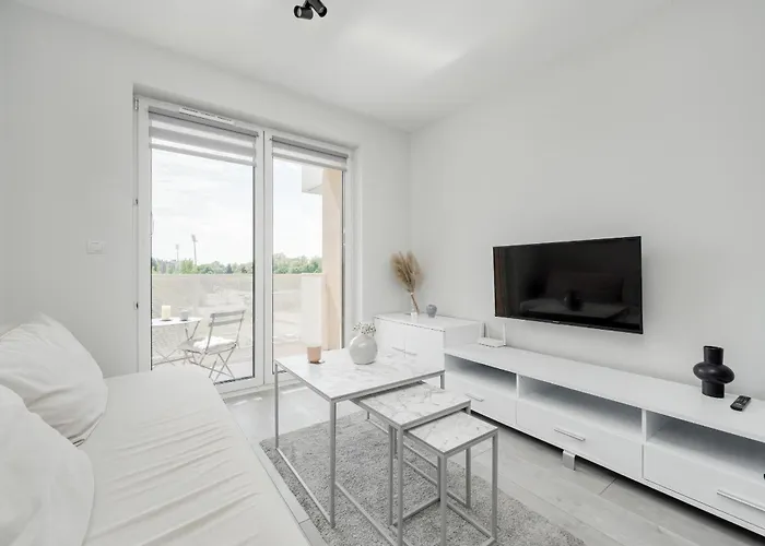 Miedziana Bright With Balcony And Parking By Renters Appartement