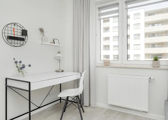 Miedziana Bright With Balcony And Parking By Renters Appartement