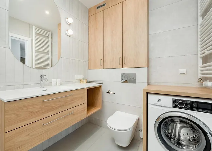 Miedziana Bright With Balcony And Parking By Renters Appartement