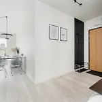Miedziana Bright With Balcony And Parking By Renters Apartamento Wrocław