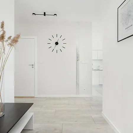 Apartment Miedziana Bright With Balcony And Parking By Renters