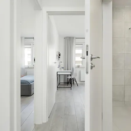 Miedziana Bright With Balcony And Parking By Renters * Breslavia