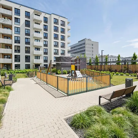 Apartment Miedziana Bright With Balcony And Parking By Renters