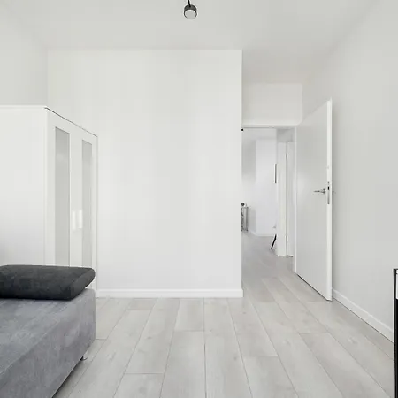 Apartment Miedziana Bright With Balcony And Parking By Renters