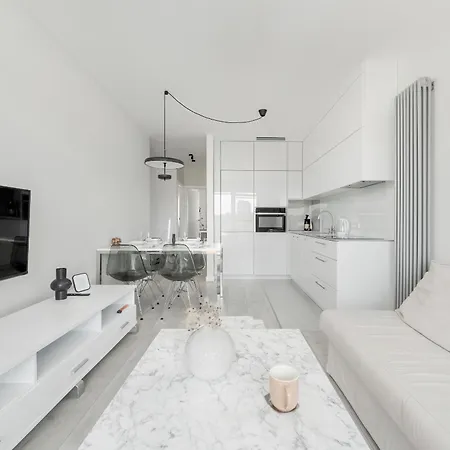 Miedziana Bright With Balcony And Parking By Renters Appartamento *