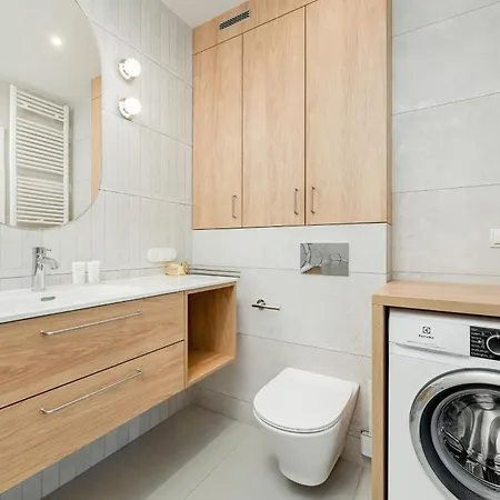 Miedziana Bright With Balcony And Parking By Renters Appartamento