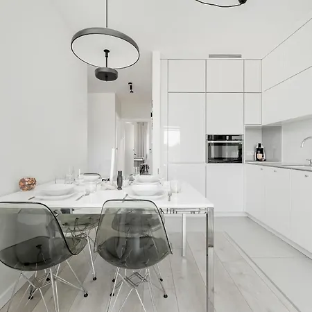Apartment Miedziana Bright With Balcony And Parking By Renters