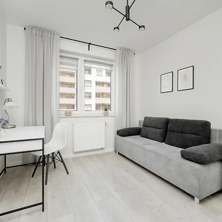 Apartment Miedziana Bright With Balcony And Parking By Renters