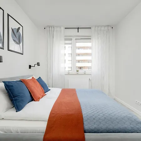 Miedziana Bright With Balcony And Parking By Renters * Wroclaw